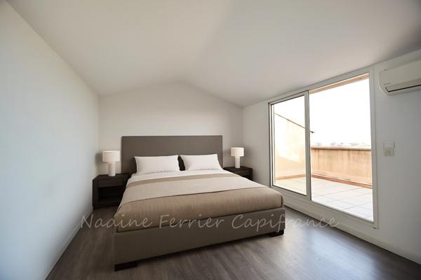 T3 TRIPLEX 95 m² HABITABLES – VUE MER 180° – CALME ABSOLU – JARDIN & TERRASSE – PARKING – BANDOL