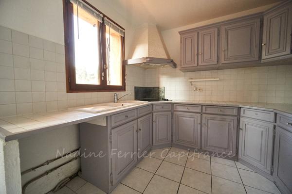 T3 TRIPLEX 95 m² HABITABLES – VUE MER 180° – CALME ABSOLU – JARDIN & TERRASSE – PARKING – BANDOL