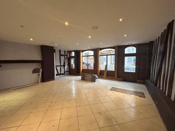 Local commercial 3 pièces T3 F3 120 m² à Courville Sur Eure 3 PLACE DES FUSILLES 28190 à louer