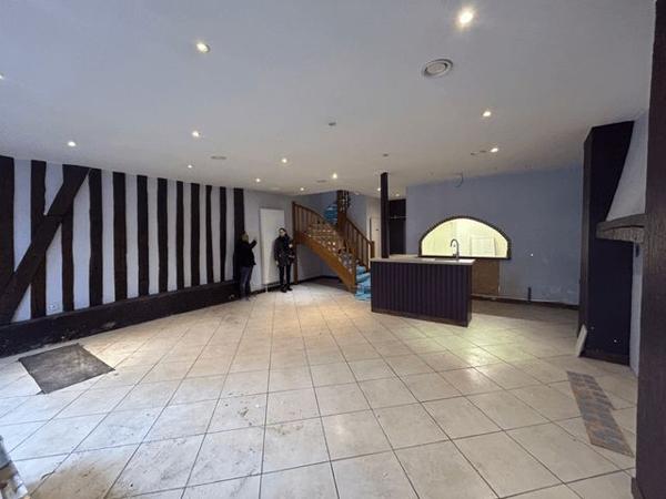 Local commercial 3 pièces T3 F3 120 m² à Courville Sur Eure 3 PLACE DES FUSILLES 28190 à louer