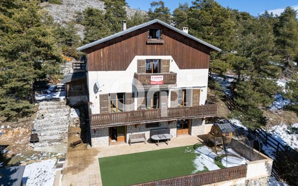 Maison à vendre    6 pièces •  Gréolières