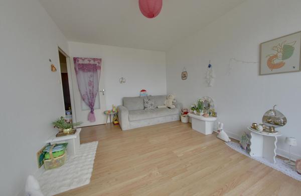Appartement lumineux avec balcon, parking et cave
