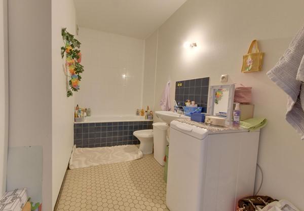 Appartement lumineux avec balcon, parking et cave