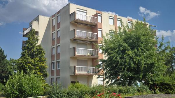 Appartement lumineux avec balcon, parking et cave