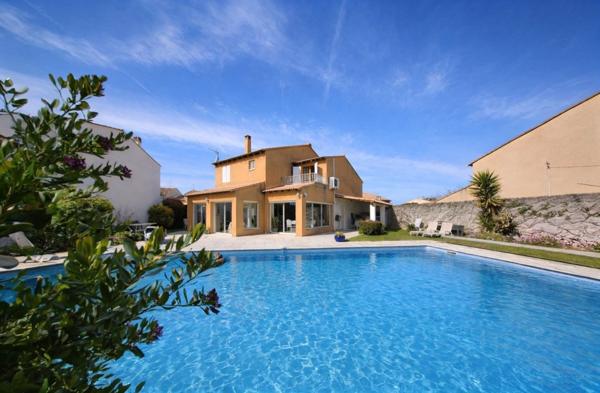 Maison non mitoyenne 6 pièces 152 m2 Piscine et jardin arboré.