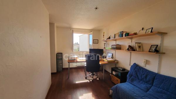 Maison non mitoyenne 6 pièces 152 m2 Piscine et jardin arboré.