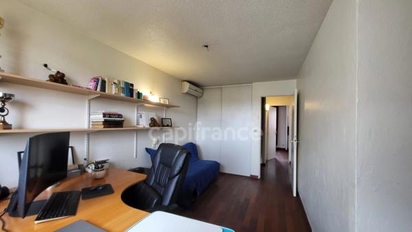 Maison non mitoyenne 6 pièces 152 m2 Piscine et jardin arboré.