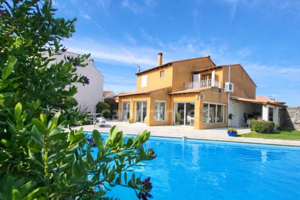 Maison non mitoyenne 6 pièces 152 m2 Piscine et jardin arboré.