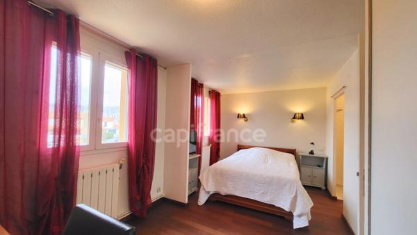 Maison non mitoyenne 6 pièces 152 m2 Piscine et jardin arboré.