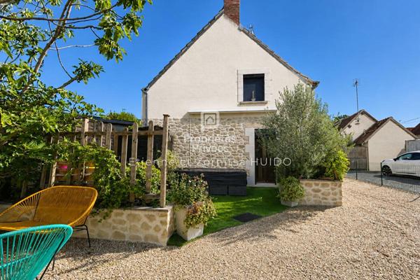 Maison de 67 m², 3 pièces, une dépendance, serre et extérieurs - Vatan