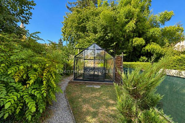 Maison de 67 m², 3 pièces, une dépendance, serre et extérieurs - Vatan