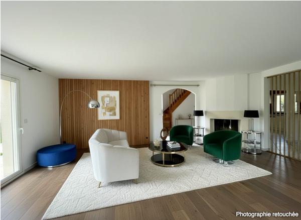 À vendre - Maison contemporaine, 9 pièces située à Saint-Cyr-sur-Loire (37540)