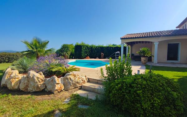 Maison à vendre    6 pièces • 203 m2 Blauzac