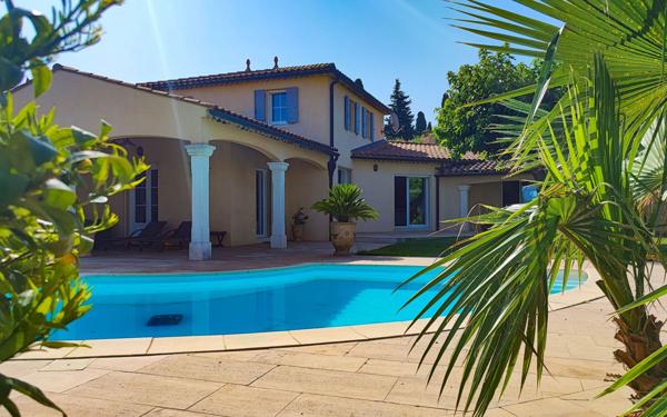 Maison à vendre    6 pièces • 203 m2 Blauzac