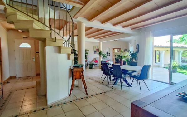 Maison à vendre    6 pièces • 203 m2 Blauzac