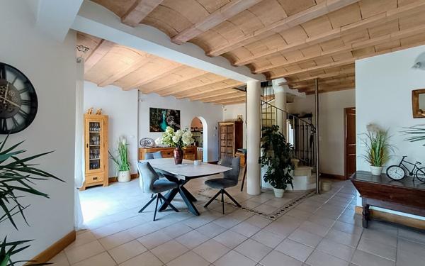 Maison à vendre    6 pièces • 203 m2 Blauzac