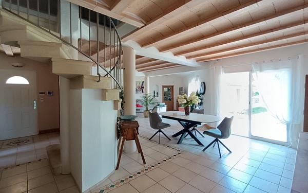 Maison à vendre    6 pièces • 203 m2 Blauzac