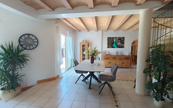 Maison à vendre    6 pièces • 203 m2 Blauzac