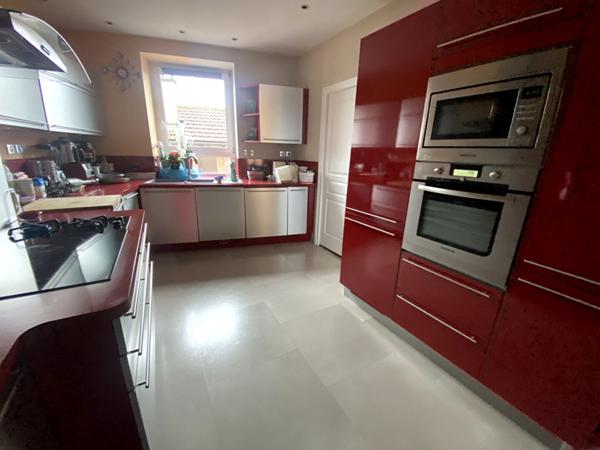 Immeuble plein centre de Chauffailles - usage commerce et habitation-250 m2