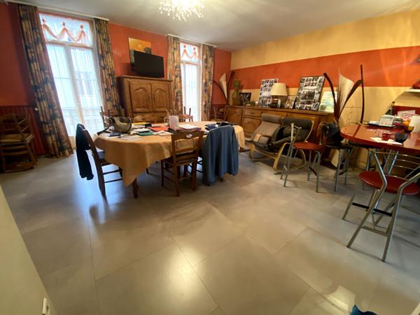 Immeuble plein centre de Chauffailles - usage commerce et habitation-250 m2