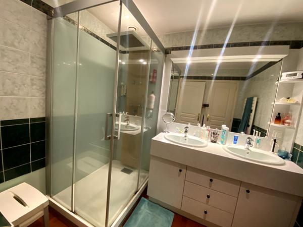 Immeuble plein centre de Chauffailles - usage commerce et habitation-250 m2