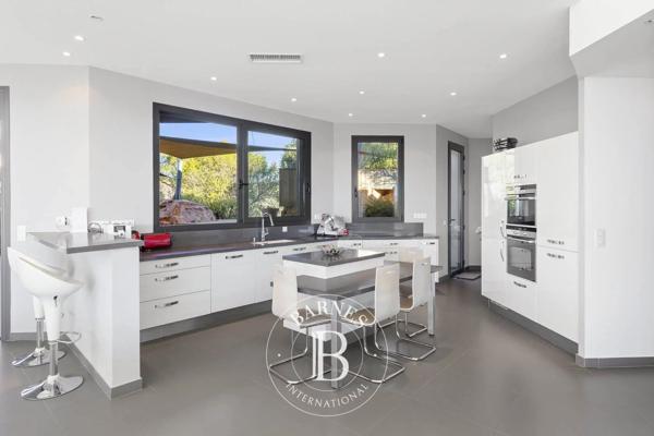 Sainte-Lucie-de-Porto-Vecchio, Villa 8 Chambres -  596 m² à vendre