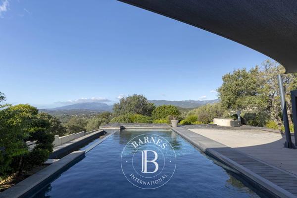 Sainte-Lucie-de-Porto-Vecchio, Villa 8 Chambres -  596 m² à vendre