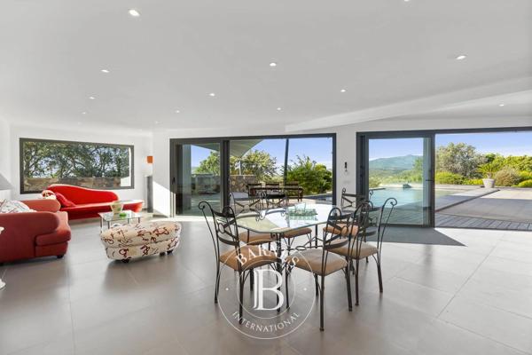 Sainte-Lucie-de-Porto-Vecchio, Villa 8 Chambres -  596 m² à vendre