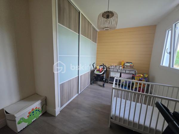 Maison ossature bois de 170 m² avec vue imprenable – 5 chambres – terrain de 4 378 m²

Sur les hauteurs de Port-Sainte-Marie, découvrez cette belle maison ossature bois, implantée sur une parcelle entièrement clôturée de 4 378 m², offrant une vue imprenable sur l’environnement.

Dès l’arrivée, vous serez séduits par le calme, la vue dégagée et le cadre privilégié qu’offre cette propriété sans aucun vis à vis.
La maison, construite sur vide sanitaire, a été repeinte il y a seulement deux ans et bénéficie de prestations particulièrement intéressantes : DPE classé B, assainissement individuel conforme, fibre optique et volets roulants solaires. 
Une maison familiale aux beaux volumes

L'entrée dessert un hall d'accueil, un cellier ainsi qu'une agréable cuisine de 19 m², idéale pour partager les repas en famille.
Vous découvrirez ensuite un véritable espace de vie avec un séjour cathédrale de 42 m², baigné de lumière et offrant une belle sensation d'espace.

La partie nuit se compose de 5 chambres, dont une confortable suite parentale comprenant :
- une chambre,
- un dressing,
- une salle d'eau de près de 6 m²avec douche et double vasques.

4 autres chambres, d'une superficie comprise entre 10,5 et 13 m², permettent d'accueillir famille, enfants ou invités.

La maison dispose également d'une seconde salle d'eau, d'une buanderie et de deux WC.
Le jardin de 4 378 m², entièrement clôturé et piscinable, offre de nombreuses possibilités : jardin, espace de jeux, projet de piscine ou simplement profiter de la nature et de la vue.
Vous pourrez apprécier les beaux jours sur 2 terrasses, dont une grande terrasse agrémentée d'un spa, véritable invitation à la détente.

La propriété dispose également :
- d'un double carport de + de 40 m²,
- d'un abri d'environ 15 m²,
- d'un portail électrique,
- de volets roulants solaires, complétés par des volets bois côté chambres,
- de la fibre optique.

En résumé : les + qui font la différence
✓ 170m² habitables
✓ 5 chambres
✓ Séjour cathédrale de 42 m²
✓ Cuisine de 19 m²
✓ Terrain de 4 378 m² entièrement clôturé
✓ Terrain piscinable
✓ Vue imprenable
✓ Maison ossature bois
✓ DPE B
✓Chauffage au sol électrique + chauffage réversible
✓Chauffe eau cumulus électrique 300 L
✓ Assainissement individuel conforme
✓ Maison sur vide sanitaire
✓ Grande terrasse + seconde terrasse
✓ Spa
✓ Double carport de 40 m²
✓ Abri de 15 m²
✓ Portail électrique
✓ Fibre optique
✓Aucun travaux à prévoir

Une propriété rare, idéale pour une famille à la recherche d'espace, de tranquillité et d'un cadre privilégié, tout en restant à proximité des commodités.

À découvrir sans tarder !