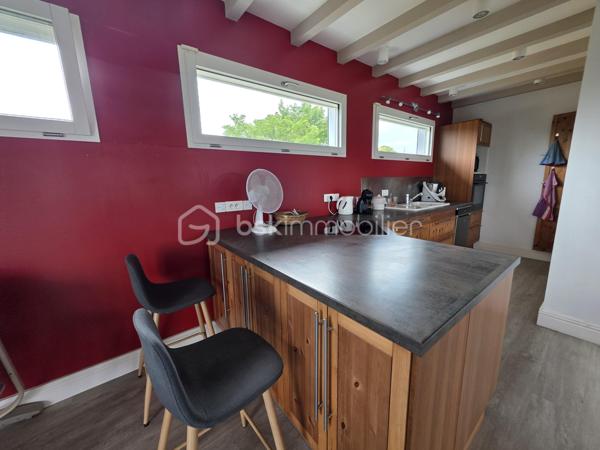 Maison ossature bois de 170 m² avec vue imprenable – 5 chambres – terrain de 4 378 m²

Sur les hauteurs de Port-Sainte-Marie, découvrez cette belle maison ossature bois, implantée sur une parcelle entièrement clôturée de 4 378 m², offrant une vue imprenable sur l’environnement.

Dès l’arrivée, vous serez séduits par le calme, la vue dégagée et le cadre privilégié qu’offre cette propriété sans aucun vis à vis.
La maison, construite sur vide sanitaire, a été repeinte il y a seulement deux ans et bénéficie de prestations particulièrement intéressantes : DPE classé B, assainissement individuel conforme, fibre optique et volets roulants solaires. 
Une maison familiale aux beaux volumes

L'entrée dessert un hall d'accueil, un cellier ainsi qu'une agréable cuisine de 19 m², idéale pour partager les repas en famille.
Vous découvrirez ensuite un véritable espace de vie avec un séjour cathédrale de 42 m², baigné de lumière et offrant une belle sensation d'espace.

La partie nuit se compose de 5 chambres, dont une confortable suite parentale comprenant :
- une chambre,
- un dressing,
- une salle d'eau de près de 6 m²avec douche et double vasques.

4 autres chambres, d'une superficie comprise entre 10,5 et 13 m², permettent d'accueillir famille, enfants ou invités.

La maison dispose également d'une seconde salle d'eau, d'une buanderie et de deux WC.
Le jardin de 4 378 m², entièrement clôturé et piscinable, offre de nombreuses possibilités : jardin, espace de jeux, projet de piscine ou simplement profiter de la nature et de la vue.
Vous pourrez apprécier les beaux jours sur 2 terrasses, dont une grande terrasse agrémentée d'un spa, véritable invitation à la détente.

La propriété dispose également :
- d'un double carport de + de 40 m²,
- d'un abri d'environ 15 m²,
- d'un portail électrique,
- de volets roulants solaires, complétés par des volets bois côté chambres,
- de la fibre optique.

En résumé : les + qui font la différence
✓ 170m² habitables
✓ 5 chambres
✓ Séjour cathédrale de 42 m²
✓ Cuisine de 19 m²
✓ Terrain de 4 378 m² entièrement clôturé
✓ Terrain piscinable
✓ Vue imprenable
✓ Maison ossature bois
✓ DPE B
✓Chauffage au sol électrique + chauffage réversible
✓Chauffe eau cumulus électrique 300 L
✓ Assainissement individuel conforme
✓ Maison sur vide sanitaire
✓ Grande terrasse + seconde terrasse
✓ Spa
✓ Double carport de 40 m²
✓ Abri de 15 m²
✓ Portail électrique
✓ Fibre optique
✓Aucun travaux à prévoir

Une propriété rare, idéale pour une famille à la recherche d'espace, de tranquillité et d'un cadre privilégié, tout en restant à proximité des commodités.

À découvrir sans tarder !