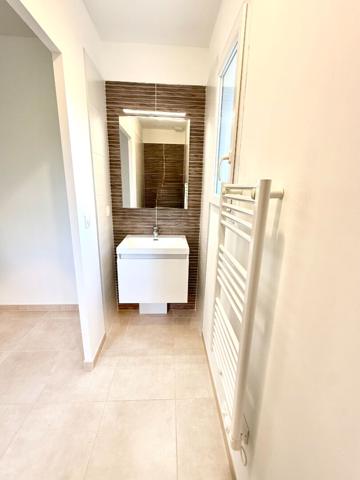 Maison récente à vendre à La Ciotat - 3 chambres, garage et jardin !