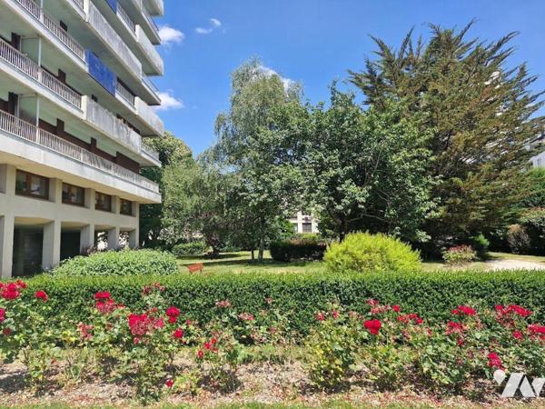 Votre office notarial vous propose à la vente au sein de la résidence "Le Cerisaie" située rue ...