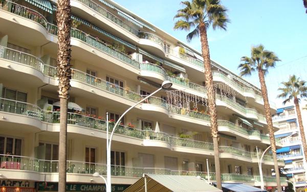 Appartement à louer    1 pièce •  Cagnes-sur-Mer