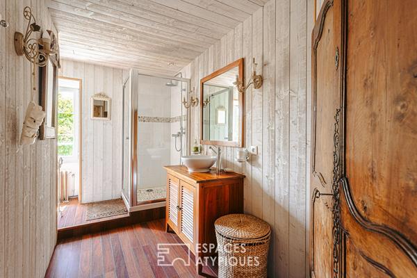 Charmante maison familiale avec dépendances et piscine