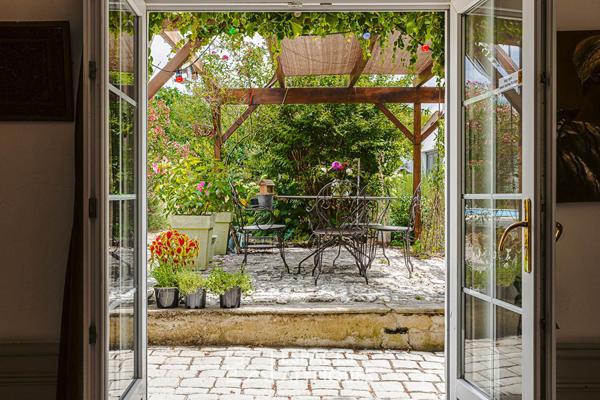 Charmante maison familiale avec dépendances et piscine