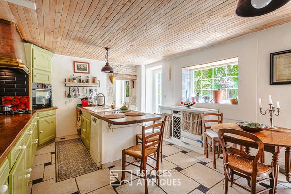 Charmante maison familiale avec dépendances et piscine