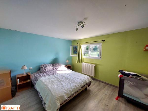 Maison isolée avec 5 chambres et grand terrain.