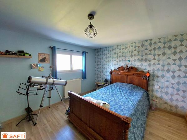 Maison isolée avec 5 chambres et grand terrain.