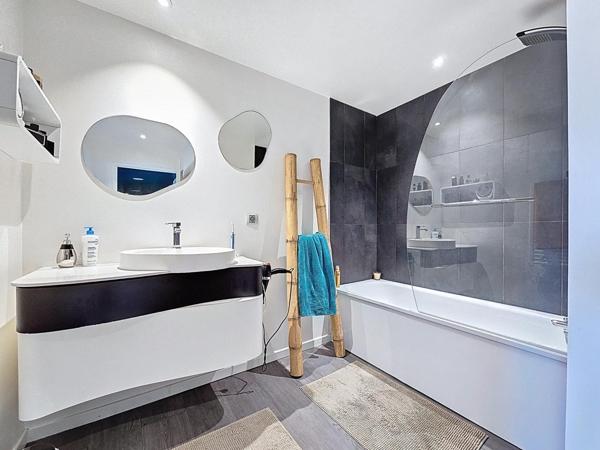 Appt. T3 85m² de standing avec loggia et parkings