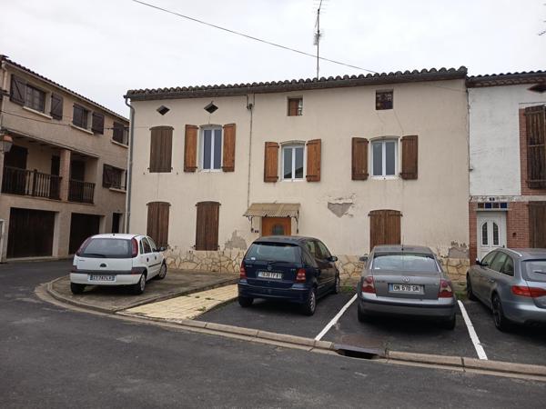 Centre Lescure, investissement, Immeuble d'environ 220m², places de parking