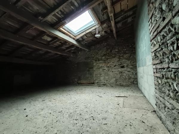 Centre Lescure, investissement, Immeuble d'environ 220m², places de parking