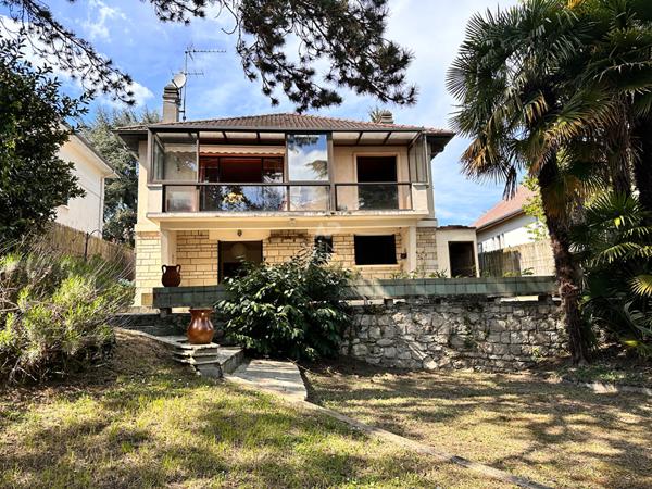 CHAVILLE - RD - Maison de 4 chambres sur un vaste terrain €895 000 ** - Référence 554-C