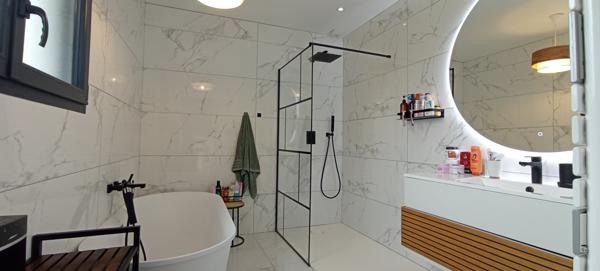 FONTAINE-LE-COMTE, maison contemporaine de 178m²