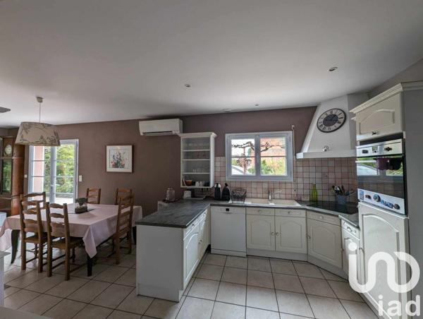 Demeure 7 pièces de 205 m² à Sanguinet (40460)