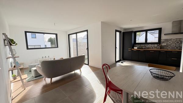 Maison contemporaine de plain pied dans le bourg de Crac'h