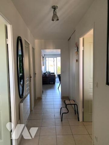 APPARTEMENT en résidence avec ascenseur, 67m2, balcon ouest.