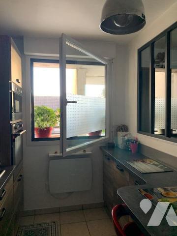 APPARTEMENT en résidence avec ascenseur, 67m2, balcon ouest.