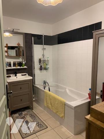 APPARTEMENT en résidence avec ascenseur, 67m2, balcon ouest.