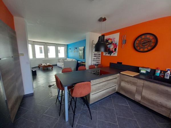 Duplex
                                                                                                                                                                                                                                                                                                                        4 pièce(s)                                                                                                                                                                                                          3 chambre(s)                                                                                                                                                                                                          94  m²