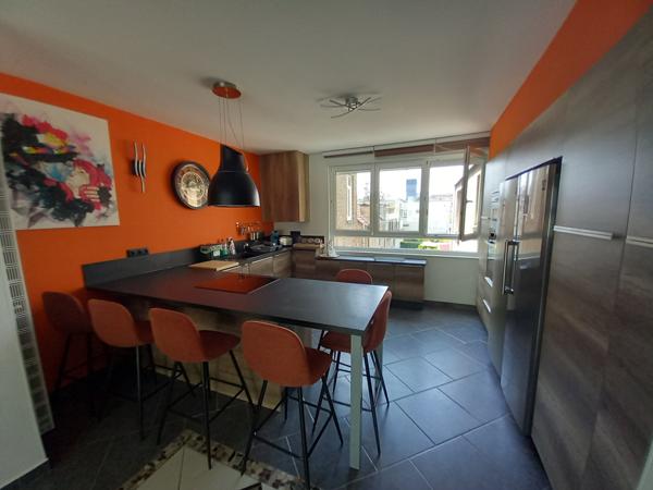 Duplex
                                                                                                                                                                                                                                                                                                                        4 pièce(s)                                                                                                                                                                                                          3 chambre(s)                                                                                                                                                                                                          94  m²
